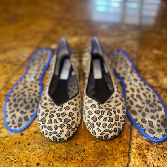 Rothy's Leopard Print Flats with Blue Trim Sz 9.5 - Picture 1 of 6
